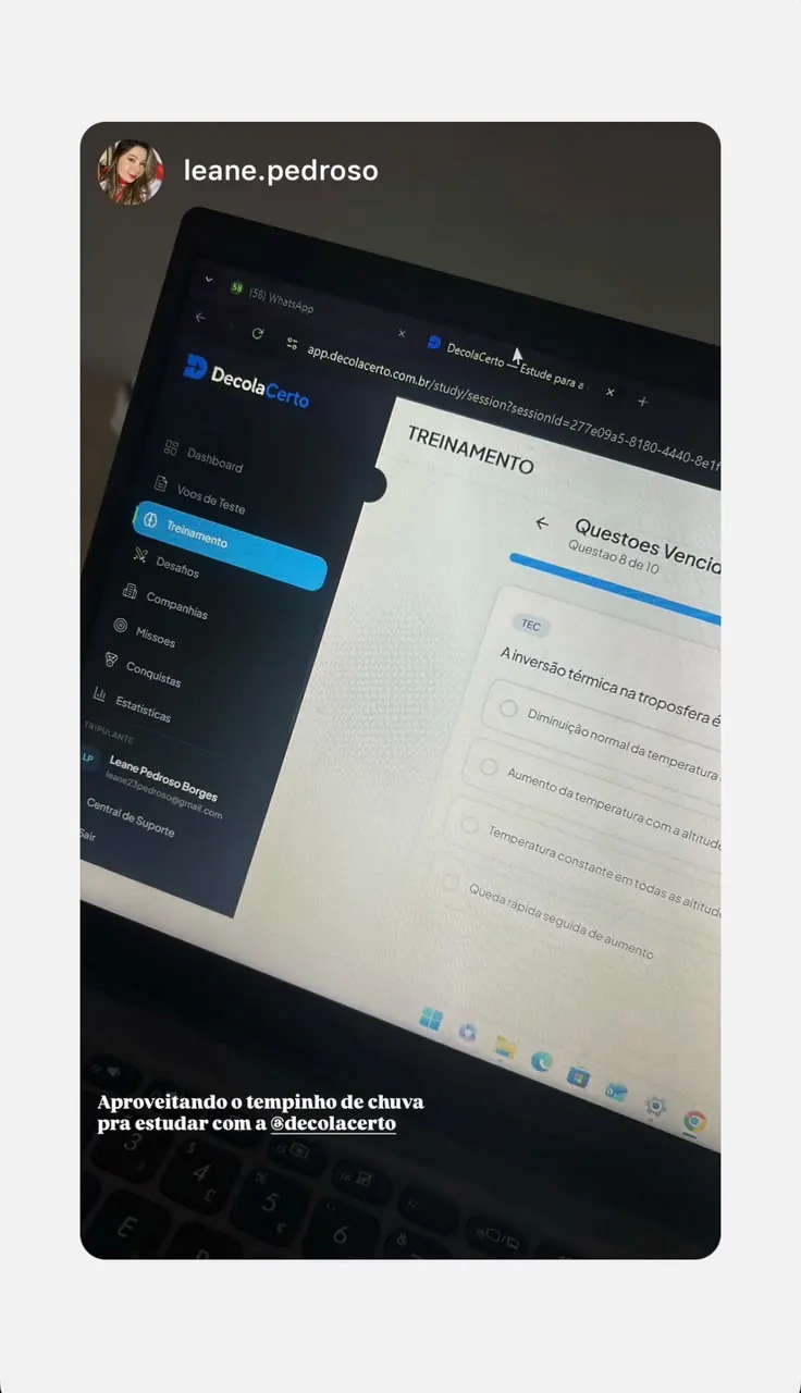 Aluna estudando questões pela plataforma DecolaCerto no dia a dia